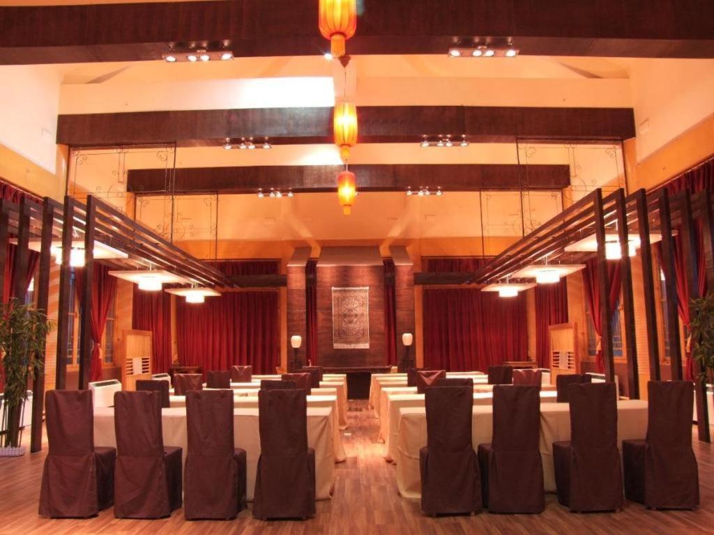 The Silk Road Dunhuang Hotel Exterior photo