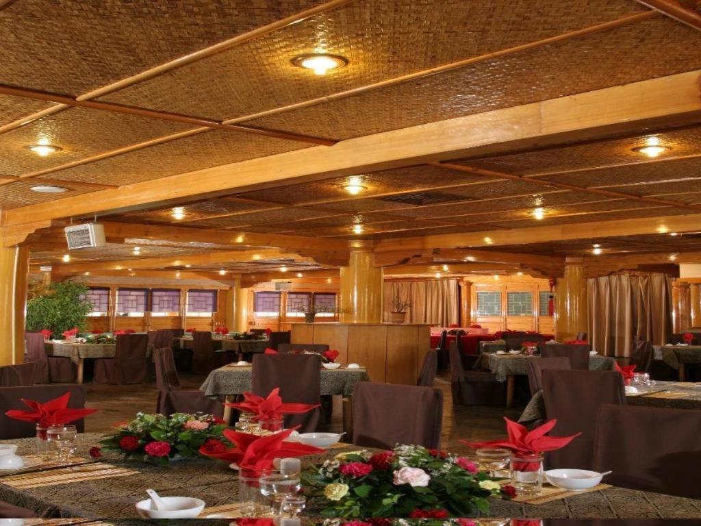 The Silk Road Dunhuang Hotel Exterior photo